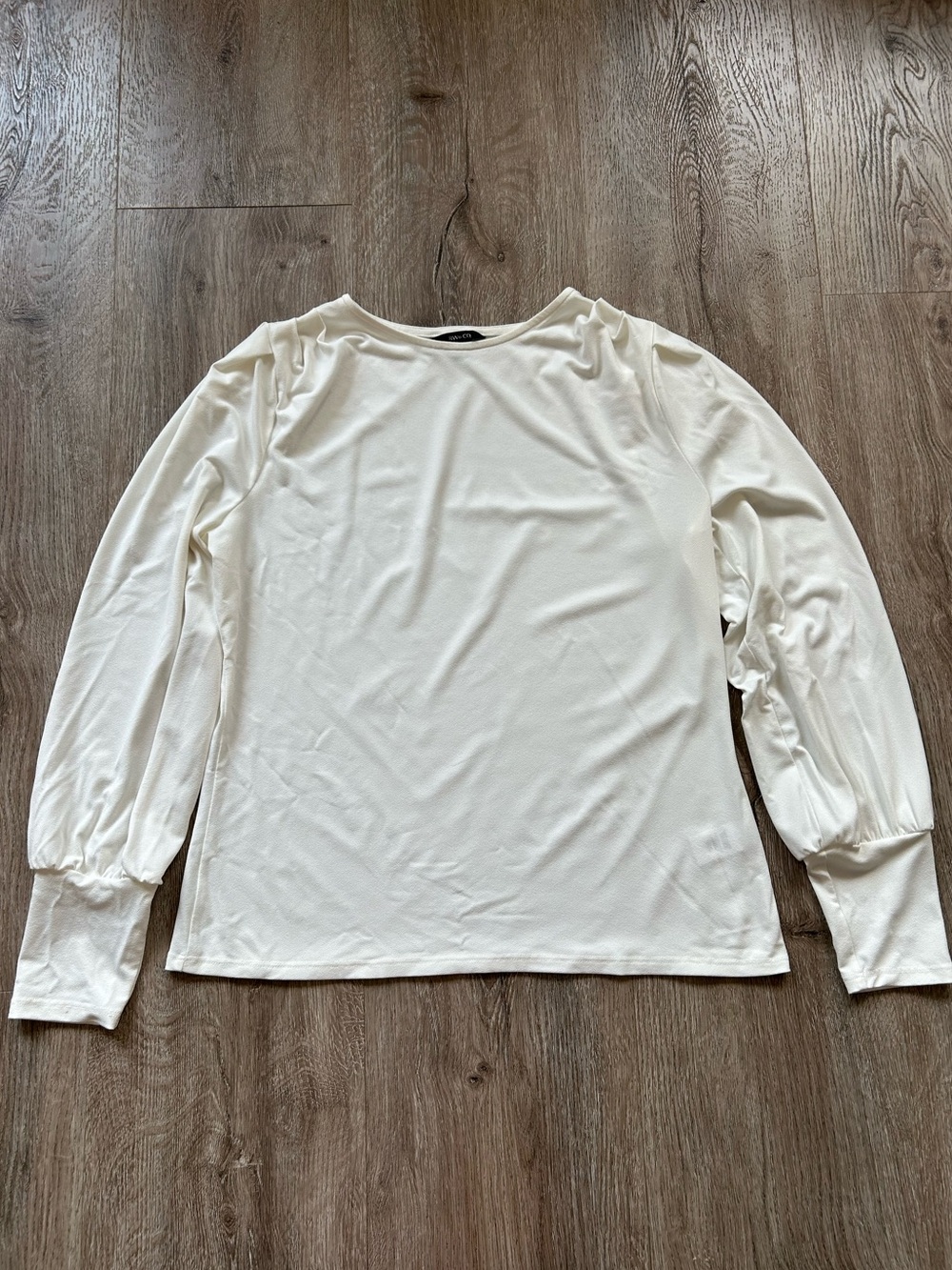 RW&CO. White Long-Sleeve Crewneck Top